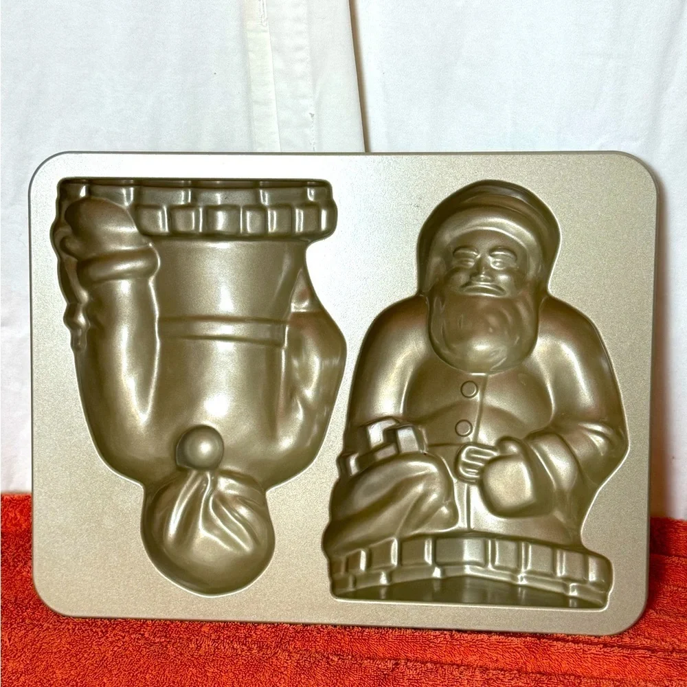 Nordic Ware 10 Cup‎ Santa Claus Cast Aluminum Cake Pan Platinum Collection